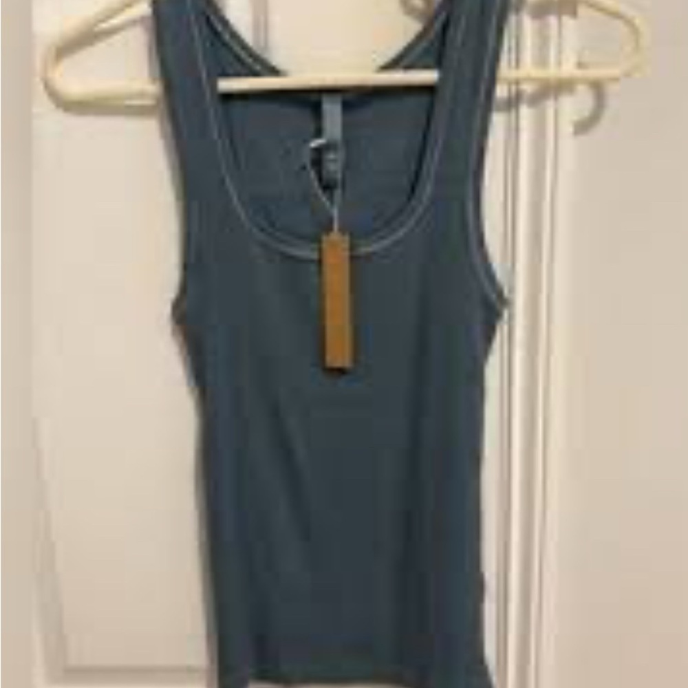 Skims Red Ribbed tank Top - Picture 3 of 3